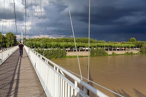 LA PASSERELLE SUR LA GARONNE, VILLE D'AGEN (47) LOT-ET-GARONNE, FRANCE 