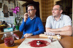 LAURENT CLEMENT, CHEF ETOILE DU COURS GABRIEL ET SAMUEL DE SMET, PRODUCTEUR DE SAFRAN, PRODUITS DE TERROIR DE TERRES D'EURE-ET-LOIR, BROUE (28), FRANCE 