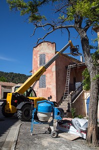 TRAVAUX DE D'ENTRETIEN DE COUVERTURE ET RAVALEMENT DE FACADES, VITROLLES EN LUBERON, PARC NATUREL REGIONAL DU LUBERON, VAUCLUSE (84), FRANCE 