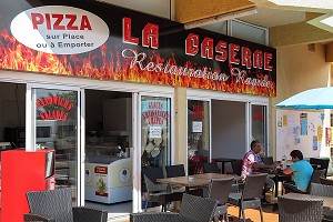 PIZZA LA CASERNE SUR LE THEME DES SAPEURS-POMPIERS, CERBERE, (66) PYRENEES ORIENTALES, LANGUEDOC ROUSSILLON, FRANCE 