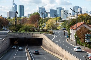 BOULEVARD BOURDON ET QUARTIER DE LA DEFENSE EN BORD DE SEINE, LEVALLOIS-PERRET (92), FRANCE 