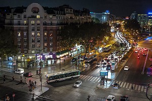 EMBOUTEILLAGE AU NIVEAU DE LA PORTE D'ORLEANS AU LA TOMBEE DE LA NUIT, PARIS (75), FRANCE 