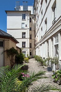 COUR INTERIEURE D'IMMEUBLE, RUE DU CHERCHE MIDI, PARIS (75), FRANCE 