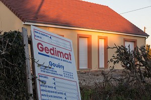 MAISON EN CONSTRUCTION AVEC LE PERMIS DE CONSTRUIRE GEDIMAT, BOIS-ARNAULT (27), FRANCE 
