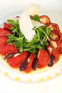 POLENTA AUX TOMATES CONFITES, RECETTE DE LAURENT CLEMENT, LIVRE DES RECETTES DE TERROIR EN EURE-ET-LOIR (28), FRANCE 