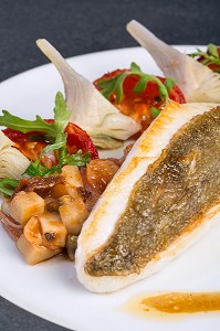 SAINT-PIERRE, CAPONATA A L’ARTICHAUT, RECETTE DE LAURENT CLEMENT, LIVRE DES RECETTES DE TERROIR EN EURE-ET-LOIR (28), FRANCE 