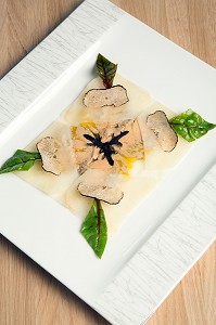 LASAGNE DE CELERI AU FOIE GRAS DE CANARD A L'HUILE DE TRUFFE, RECETTE DE LAURENT CLEMENT, LIVRE DES RECETTES DE TERROIR EN EURE-ET-LOIR (28), FRANCE 