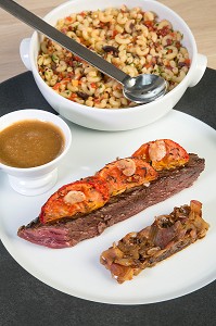ONGLET DE BOEUF AU BLEU DE BEAUCE, COQUILLETTES AUX AROMATES, RECETTE DE LAURENT CLEMENT, LIVRE DES RECETTES DE TERROIR EN EURE-ET-LOIR (28), FRANCE 