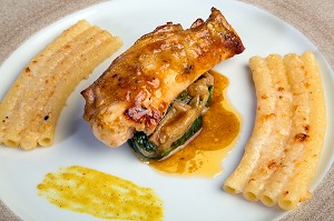 DOS DE LAPIN A LA MOUTARDE, RECETTE DE LAURENT CLEMENT, LIVRE DES RECETTES DE TERROIR EN EURE-ET-LOIR (28), FRANCE 