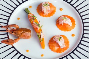 RAVIOLES DE CAROTTES FARCIES AUX ECREVISSES, RECETTE DE LAURENT CLEMENT, LIVRE DES RECETTES DE TERROIR EN EURE-ET-LOIR (28), FRANCE 