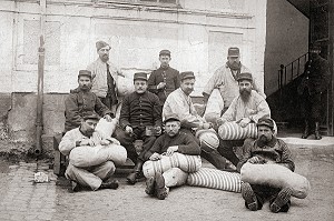 SOLDATS DE LA PREMIERE GUERRE MONDIALE EN PERMISSION AVEC LEURS POLOCHONS, 1916, CARTES POSTALES ANCIENNES, COLLECTION DE LA VILLE DE RUGLES, EURE (27), FRANCE 