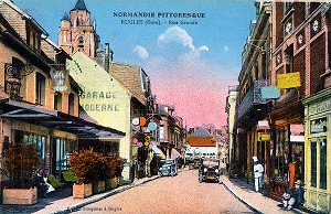 LA RUE PRINCIPALE AVEC TOUS LES COMMERCES, CARTE POSTALE ANCIENNE COLORISEE, COLLECTION DE LA VILLE DE RUGLES, EURE (27), FRANCE 