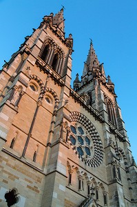 FACADE DE LA CATHEDRALE NOTRE-DAME DE L'ANNONCIATION, VILLE DE MOULINS-SUR-ALLIER, (03) ALLIER, AUVERGNE, FRANCE 