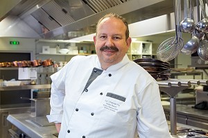 DIDIER PALARD, MAITRE RESTAURATEUR ET MAITRE ARTISAN, CUISINES DU RESTAURANT LE CHEVERNY, LIMOGES, (87) HAUTE-VIENNE, LIMOUSIN, FRANCE 