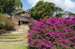 MAISON CREOLE ET JARDIN TROPICAL DE L'HABITATION CLEMENT, ANCIENNE DISTILLERIE DE RHUM, RHUMERIE, LE FRANCOIS, MARTINIQUE, ANTILLES FRANCAISES, FRANCE 