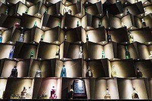 DECORATION INTERIEURE D'UN BAR BRANCHE DE LA VILLE DE PORTO, PORTUGAL 