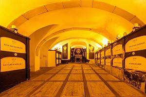 CATACOMBES ET SARCOPHAGES FUNERAIRES, EGLISE DE SAN FRANCISCO (IGREJA DE SAO FRANCISCO), PORTO, PORTUGAL 