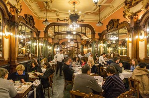 INTERIEUR DU MAJESTIC CAFE, RUE DE SANTA CATARINA, PORTO, PORTUGAL 