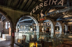 CHAI DE DEGUSTATION DES VINS DE PORTO DE LA SOCIETE FERREIRA, VILA NOVA DE GAIA, PORTO, PORTUGAL 