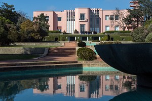 BASSINS DEVANT LA MAISON DE FONDATION SERRALVES (FUNDACAO), PORTO, PORTUGAL 