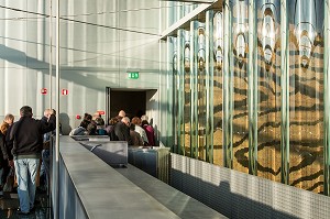 VISITE DE GROUPE, CASA DA MUSICA (MAISON DE LA MUSIQUE), ARCHITECTE REM KOOLHAAS, PORTO, PORTUGAL 