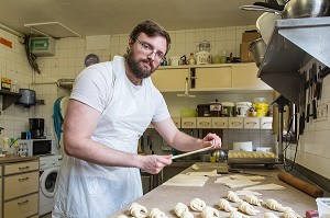 JEREMY, BOULANGER DU VILLAGE, RUGLES (27), FRANCE 