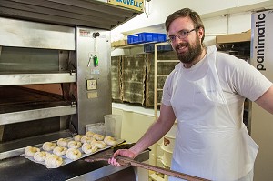 JEREMY, BOULANGER DU VILLAGE, RUGLES (27), FRANCE 