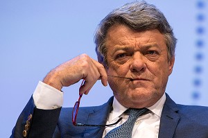 JEAN-LOUIS BORLOO, PRESIDENT D'ENERGIES POUR L'AFRIQUE AU CONGRES DES MAIRES 2016 POUR LA PRESENTATION DU PLAN LUMIERE 