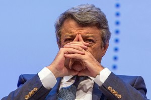 JEAN-LOUIS BORLOO, PRESIDENT D'ENERGIES POUR L'AFRIQUE AU CONGRES DES MAIRES 2016 POUR LA PRESENTATION DU PLAN LUMIERE 