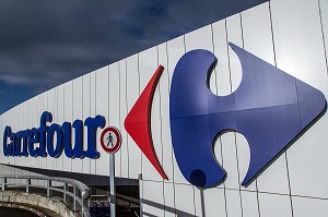 LOGO DU SUPERMARCHE CARREFOUR DE POINTE-A-PITRE, MARTINIQUE, FRANCE 