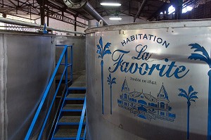 CUVE DE FERMENTATION, DISTILLERIE DE RHUM DE L'HABITATION LA FAVORITE, FORT-DE-FRANCE, MARTINIQUE, ANTILLES FRANCAISES, FRANCE 