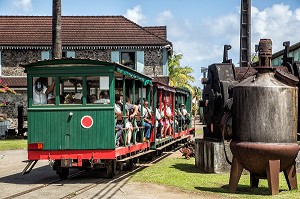 TRAIN DES PLANTATIONS (TOURISTIQUE) DE L'ASSOCIATION LES RAILS DE LA CANNE A SUCRE AU DEPART DE LA DISTILLERIE MARTINIQUAISE DES PLANTATIONS SAINT-JAMES, SAINTE-MARIE, MARTINIQUE, ANTILLES FRANCAISES, FRANCE 