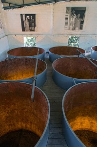 CUVE DE FERMENTATION, VISITE DE L'ANCIENNE DISTILLERIE DE L'HABITATION CLEMENT, FABRICANT DE RHUM, LE FRANCOIS, MARTINIQUE, ANTILLES FRANCAISES, FRANCE 