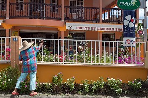 EPICERIE FRUITS ET LEGUMES, PMU LOTO, LE ROBERT, MARTINIQUE, ANTILLES FRANCAISES, FRANCE 