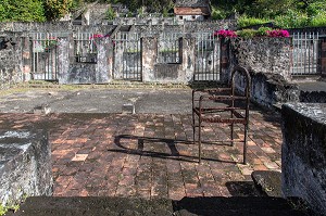 VESTIGES DE LA MAISON COLONIALE DE SANTE DETRUITE PAR L'ERUPTION DE LA MONTAGNE PELEE DE 1902, SAINT-PIERRE, MARTINIQUE, ANTILLES FRANCAISES, FRANCE 