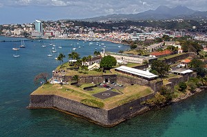 FORT SAINT-LOUIS AVEC LA POINTE SIMON ET LE CENTRE VILLE, FORT-DE-FRANCE, MARTINIQUE, ANTILLES FRANCAISES, FRANCE 