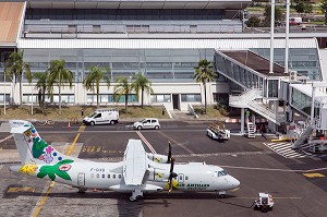 AVION A HELICES DE LA COMPAGNIE AIR ANTILLES, AEROPORT INTERNATIONAL AIME CESAIRE, LE LAMENTIN, FORT-DE-FRANCE, MARTINIQUE, ANTILLES FRANCAISES, FRANCE 