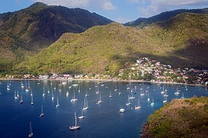 LE PORT DE PLAISANCE ET LE VILLAGE, GRANDE ANSE D'ARLET, LES ANSES-D‘ARLET, MARTINIQUE, ANTILLES FRANCAISES, FRANCE 