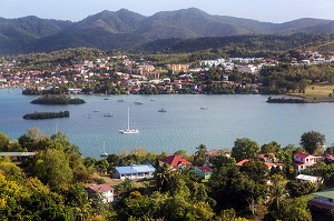 QUARTIER RESIDENTIEL DE LA BAIE DES TROIS-ILETS AVEC LE GOLF SUR LA DROITE, MARTINIQUE, ANTILLES FRANCAISES, FRANCE 