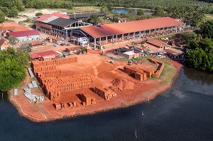 LA POTERIE, FABRIQUE DE BRIQUE ROUGE, LES TROIS-ILETS, MARTINIQUE, ANTILLES FRANCAISES, FRANCE 