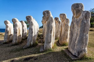 MEMORIAL DE L'ANSE CAFFARD, 15 STATUES EN HOMMAGE AU BATEAU DE MARINS NEGRIERS MORTS DANS UN NAUFRAGE SUR LES COTES, LES ANSES D'ALET, MARTINIQUE, ANTILLES FRANCAISES, FRANCE 