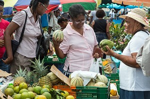 MARCHE AUX FRUITS ET LEGUMES, FORT-DE-FRANCE, MARTINIQUE, ANTILLES FRANCAISES, FRANCE 