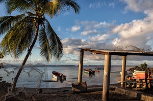 BORD DE MER, QUARTIER DES PECHEURS, TARTANE, LA TRINITE, PRESQU'ILE DE LA CARAVELLE, MARTINIQUE, ANTILLES FRANCAISES, FRANCE 