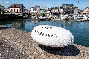 LE PORT DU CENTRE-VILLE DE CHERBOURG (50), FRANCE 