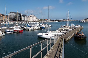 LE PORT DU CENTRE-VILLE DE CHERBOURG (50), FRANCE