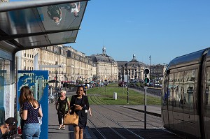 STATION DE TRAMWAY, QUAI DE LA GARONNE, VILLE DE BORDEAUX, GIRONDE (33), FRANCE 