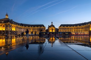 LE MIROIR D'EAU DE NUIT, PLACE DE LA BOURSE, QUAI DU MARECHAL LYAUTEY, VILLE DE BORDEAUX, GIRONDE (33), FRANCE 