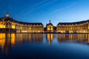 LE MIROIR D'EAU DE NUIT, PLACE DE LA BOURSE, QUAI DU MARECHAL LYAUTEY, VILLE DE BORDEAUX, GIRONDE (33), FRANCE 