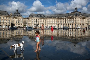 LE MIROIR D'EAU, PLACE DE LA BOURSE, QUAI DU MARECHAL LYAUTEY, VILLE DE BORDEAUX, GIRONDE (33), FRANCE 