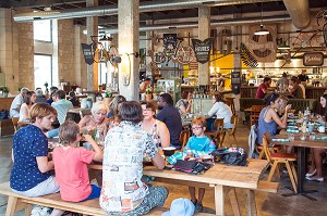 BISTROT DU MAGASIN GENERAL, CAMPEMENT DARWIN, ANCIENNE CASERNE NIEL, QUAI DES QUEYRIES, VILLE DE BORDEAUX, GIRONDE (33), FRANCE 